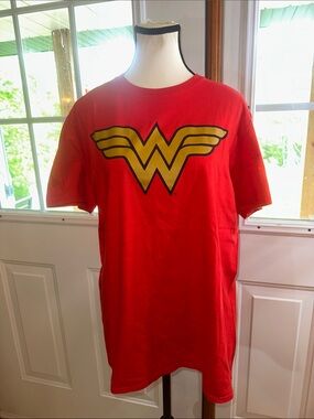 Wonder Woman Red Logo Tee